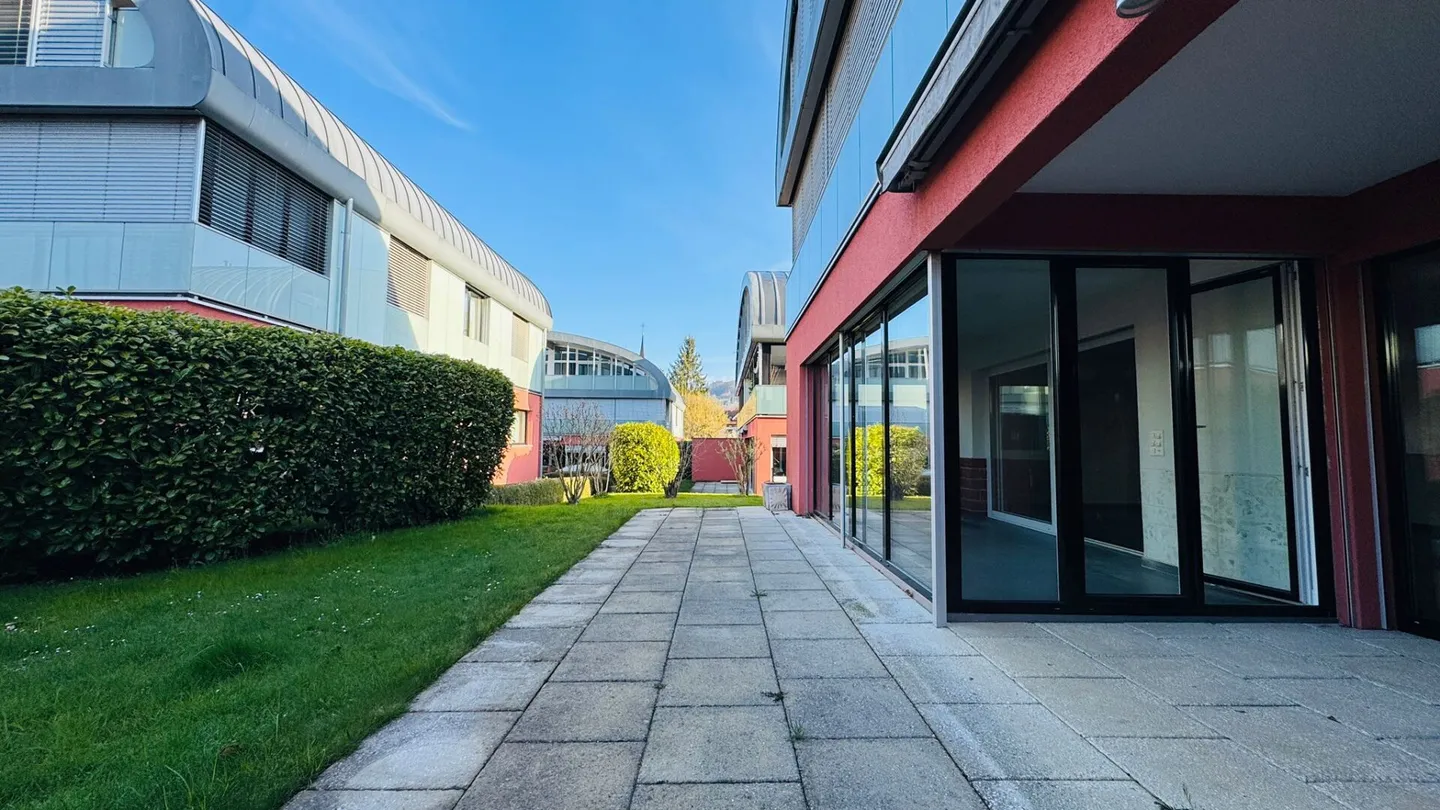 Modern 5.5-room garden maisonette apartment with winter garden, seating area and garage space - Photo 9 of 15