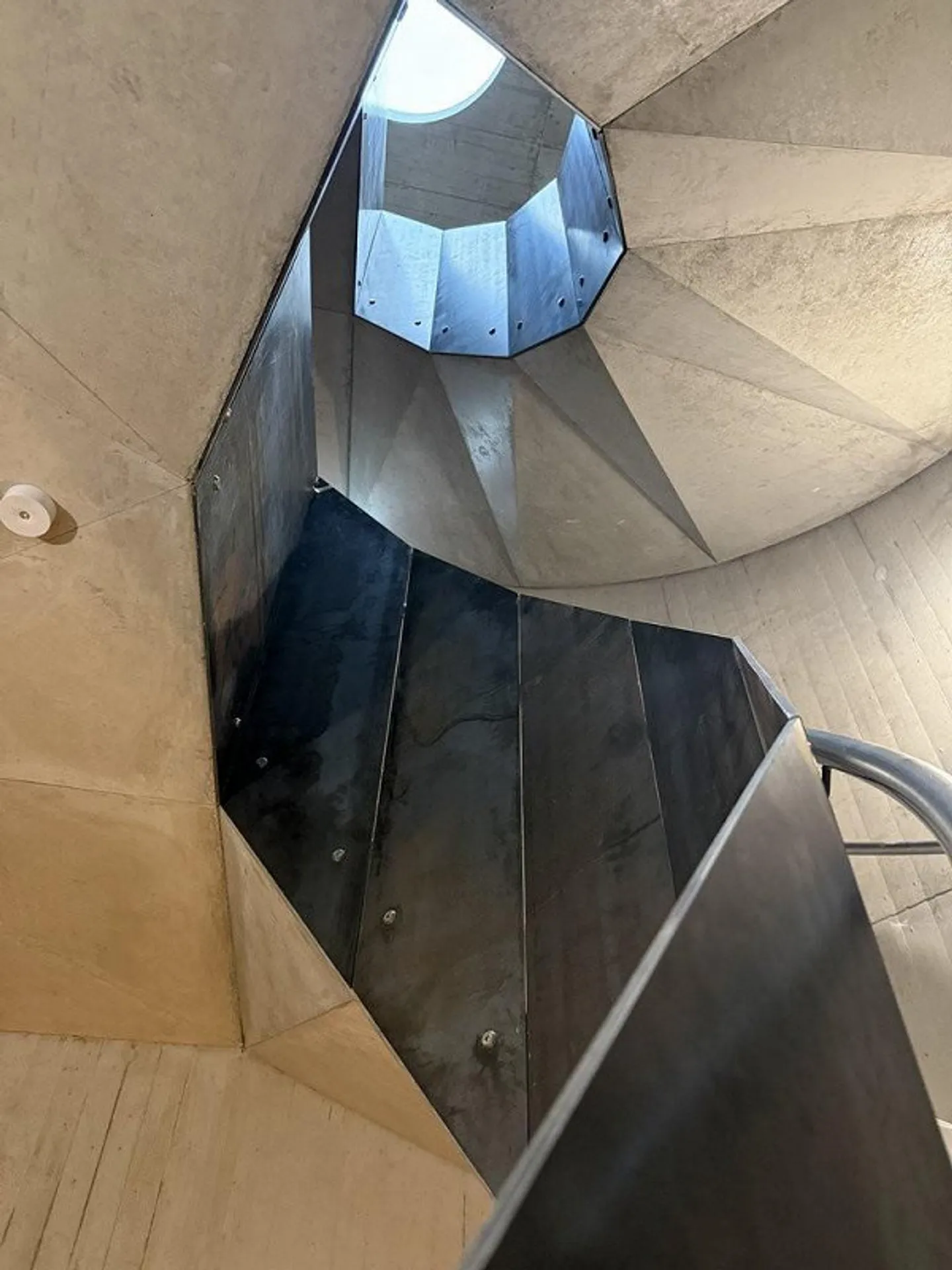 Modern living with style - Photo 3 of 7