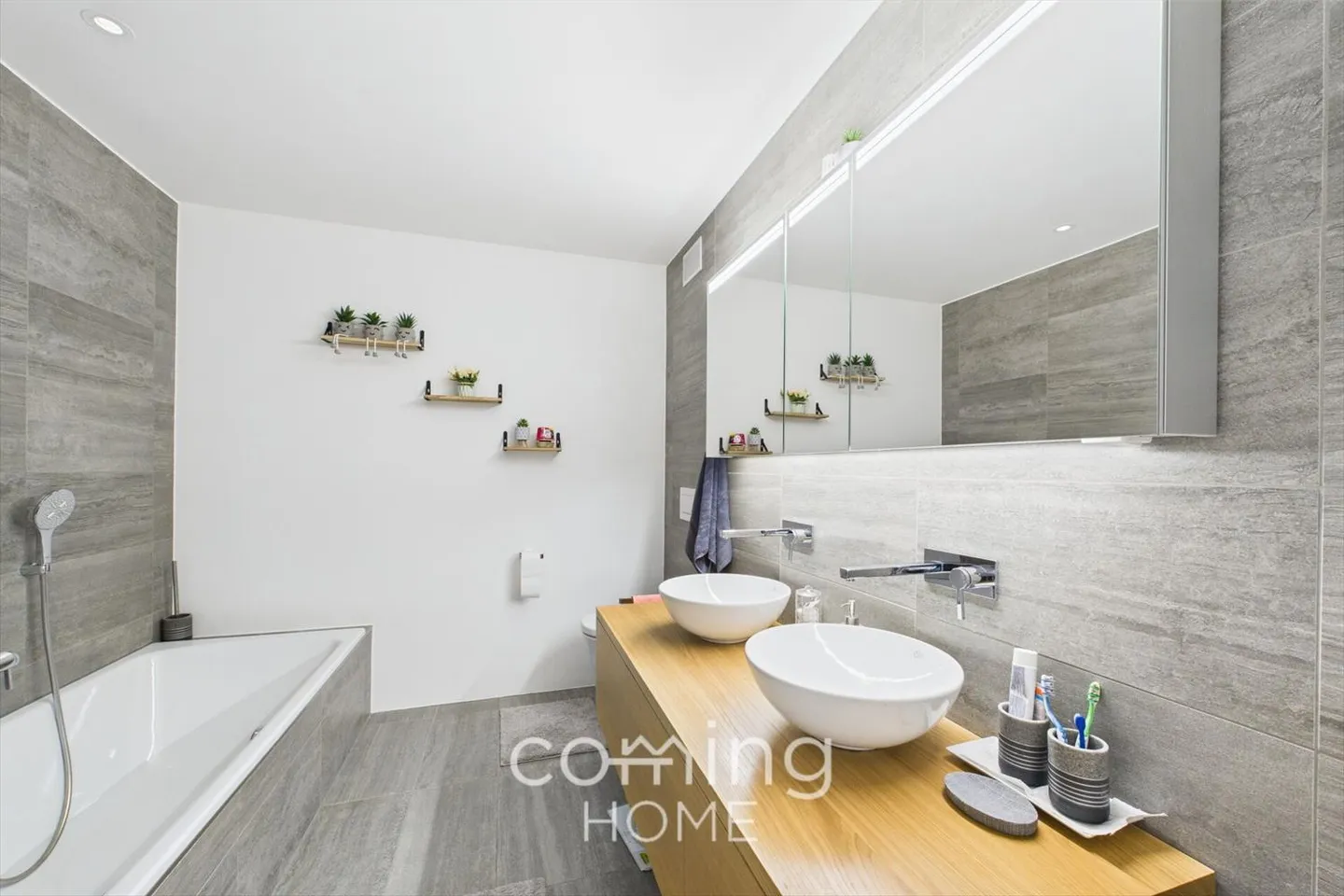 Modern 5.5-room apartment in Brig-Glis - spacious, sunny and with garden - Photo 7 of 13