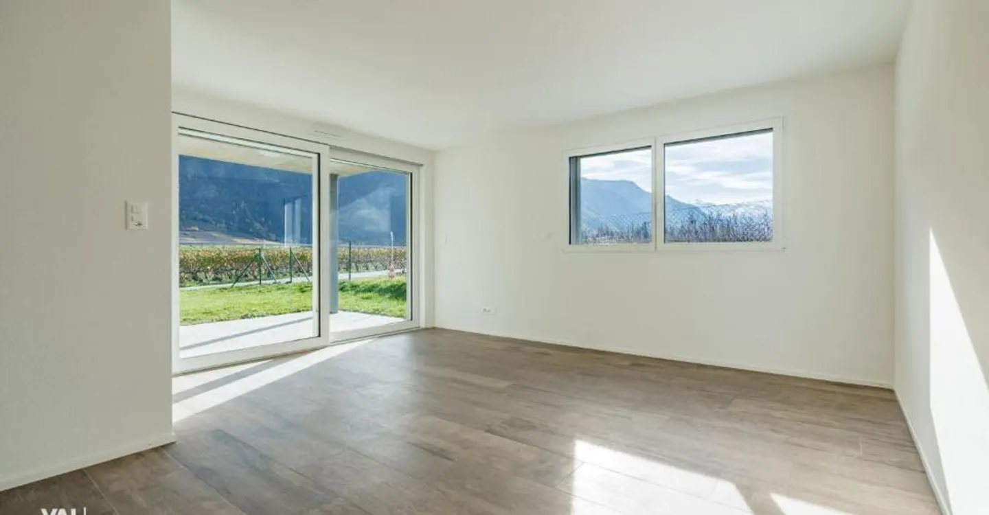 Elegant 3.5 room new apartment, combining comfort and brightness with terrace and private garden - Photo 2 of 11