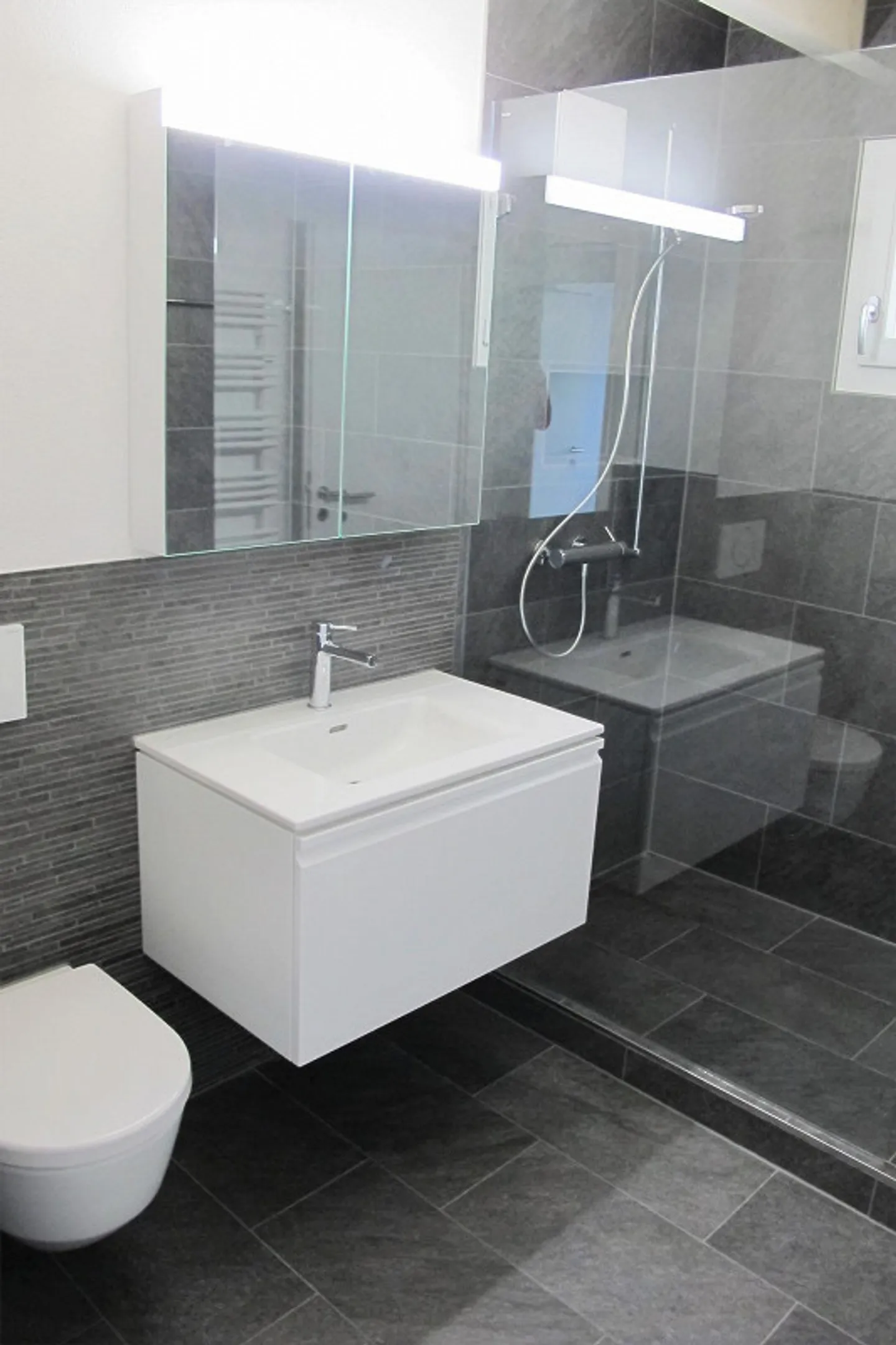 Magnifique appartement duplex 4.5 - 1er étage / 2ème étage au cœur d'Ittigen - Photo 3 sur 13