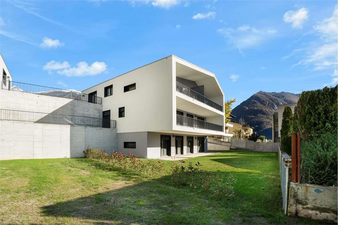 Prestigious 4.5-room apartment with private garden - Residenza Natura - Photo 1 of 13