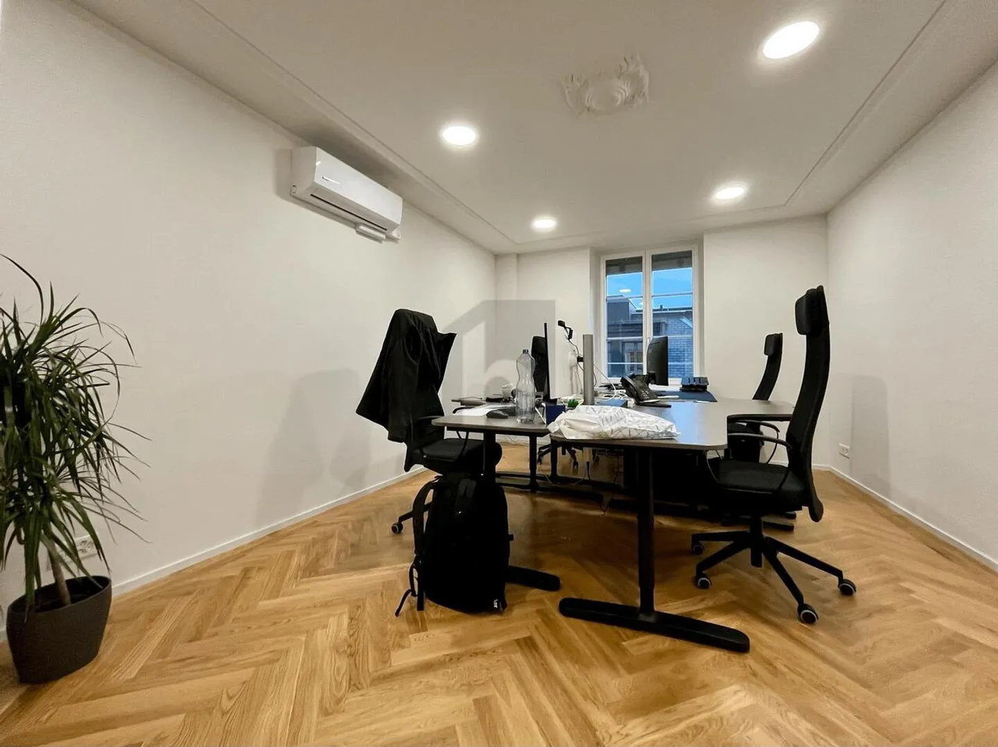 Office space for rent - Photo 5 of 6