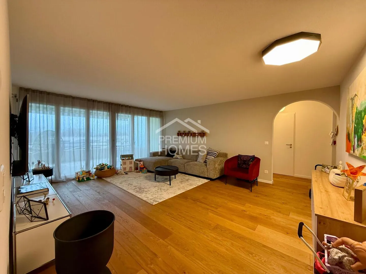 Oasis de vie lumineuse et élégante avec des équipements de haute qualité ! - Photo 3 sur 13