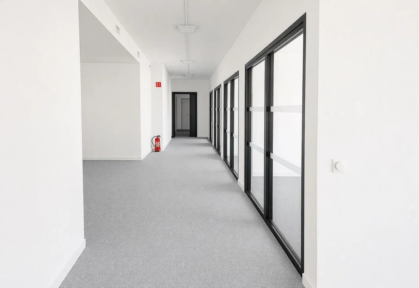Plug & Work Office on the 4th Floor in a Prime Location - Near SBB Basel Station - Photo 5 of 13