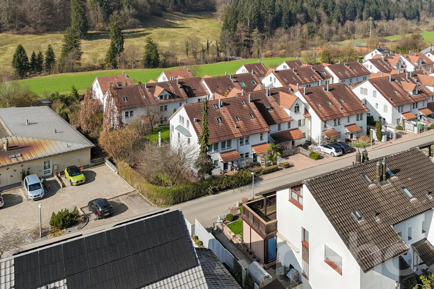 Charmantes Reihenmittelhaus in Stallikon - Foto 2 von 12