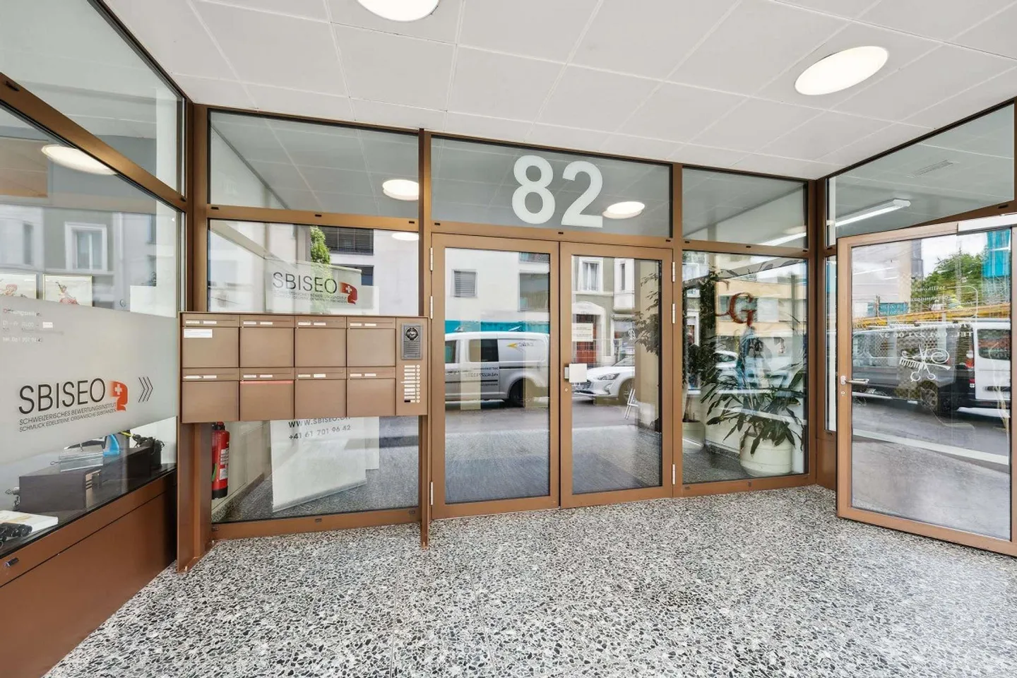 Plug & Work Office on the 4th Floor in a Prime Location - Near SBB Basel Station - Photo 9 of 13