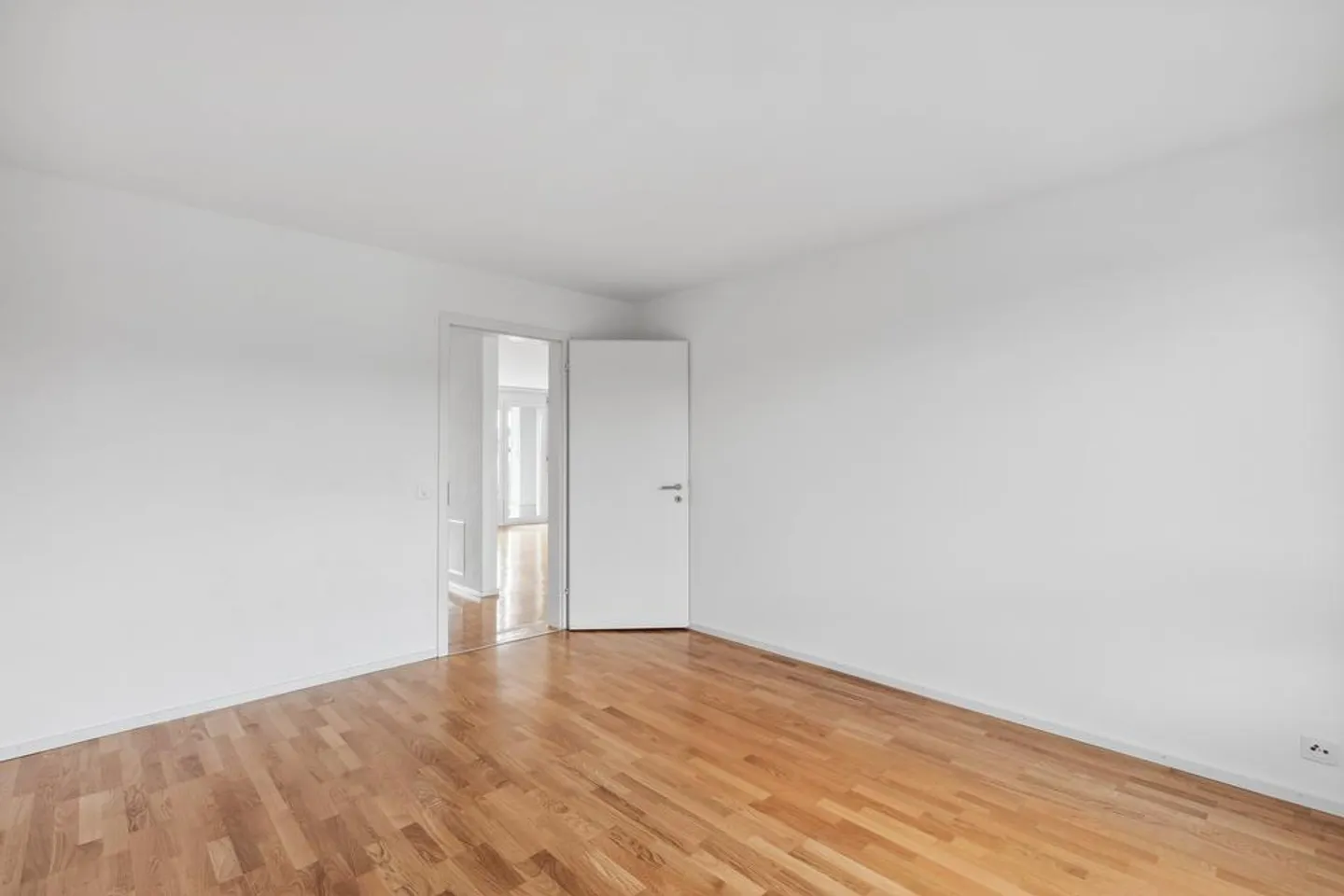 Appartamento soleggiato in un quartiere adatto alle famiglie - Foto 8 di 12