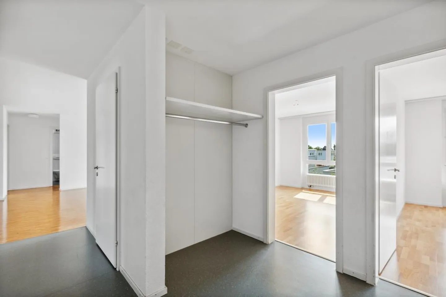 Appartamento soleggiato in un quartiere adatto alle famiglie - Foto 10 di 12