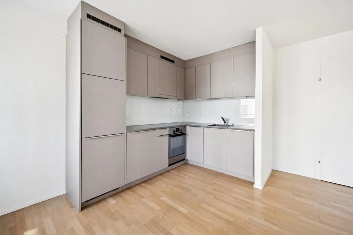 Modern apartment near Novartis Campus - Photo 4 of 7