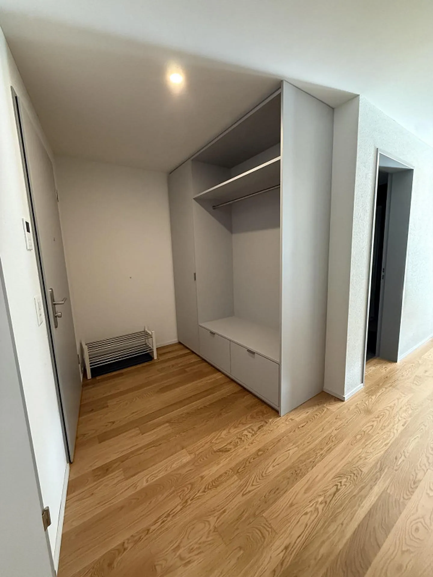 Moderne Wohnung zur Untermiete in Pfäffikon SZ - Foto 1 di 16