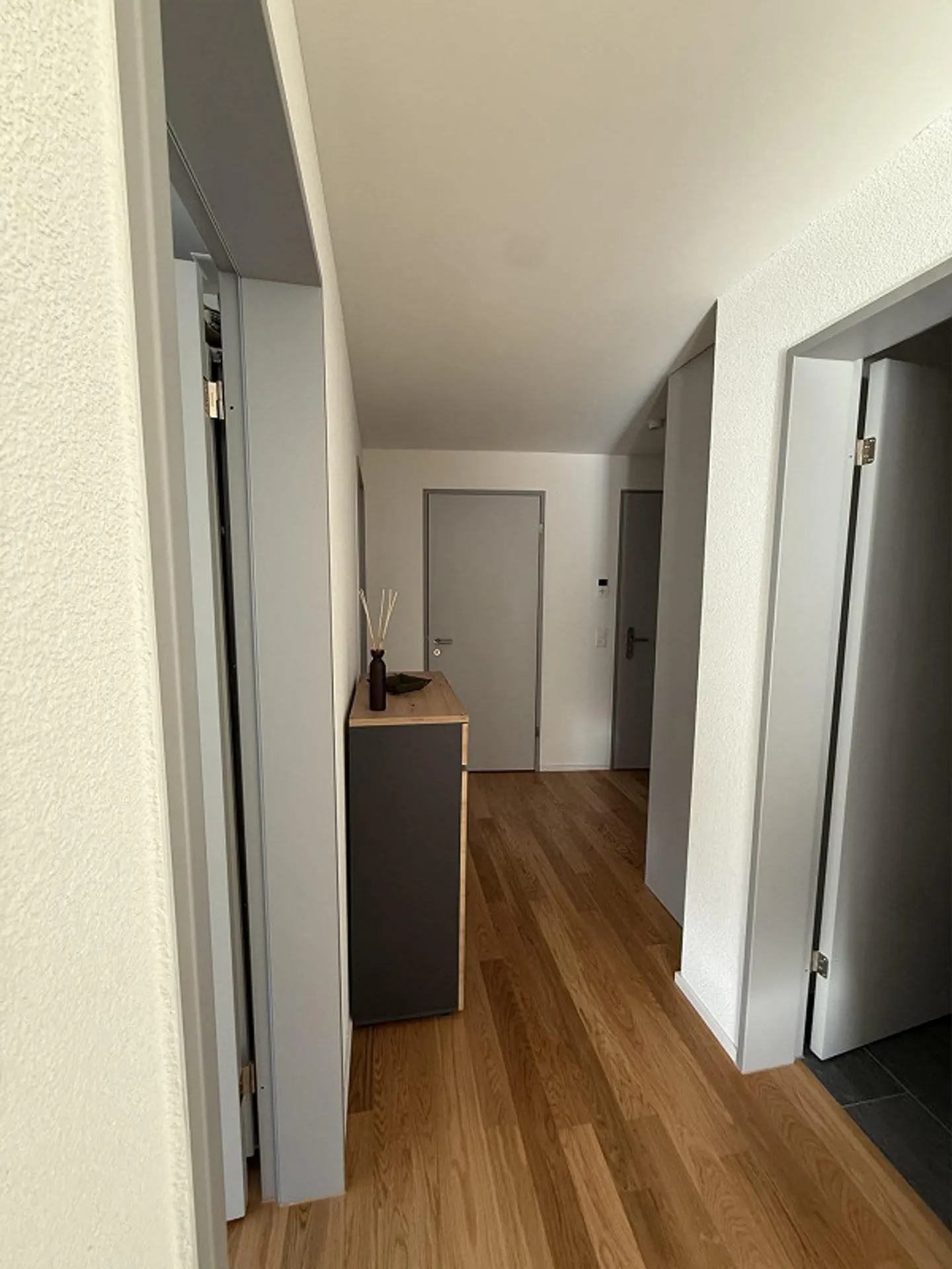 Moderne Wohnung zur Untermiete in Pfäffikon SZ - Foto 2 di 16
