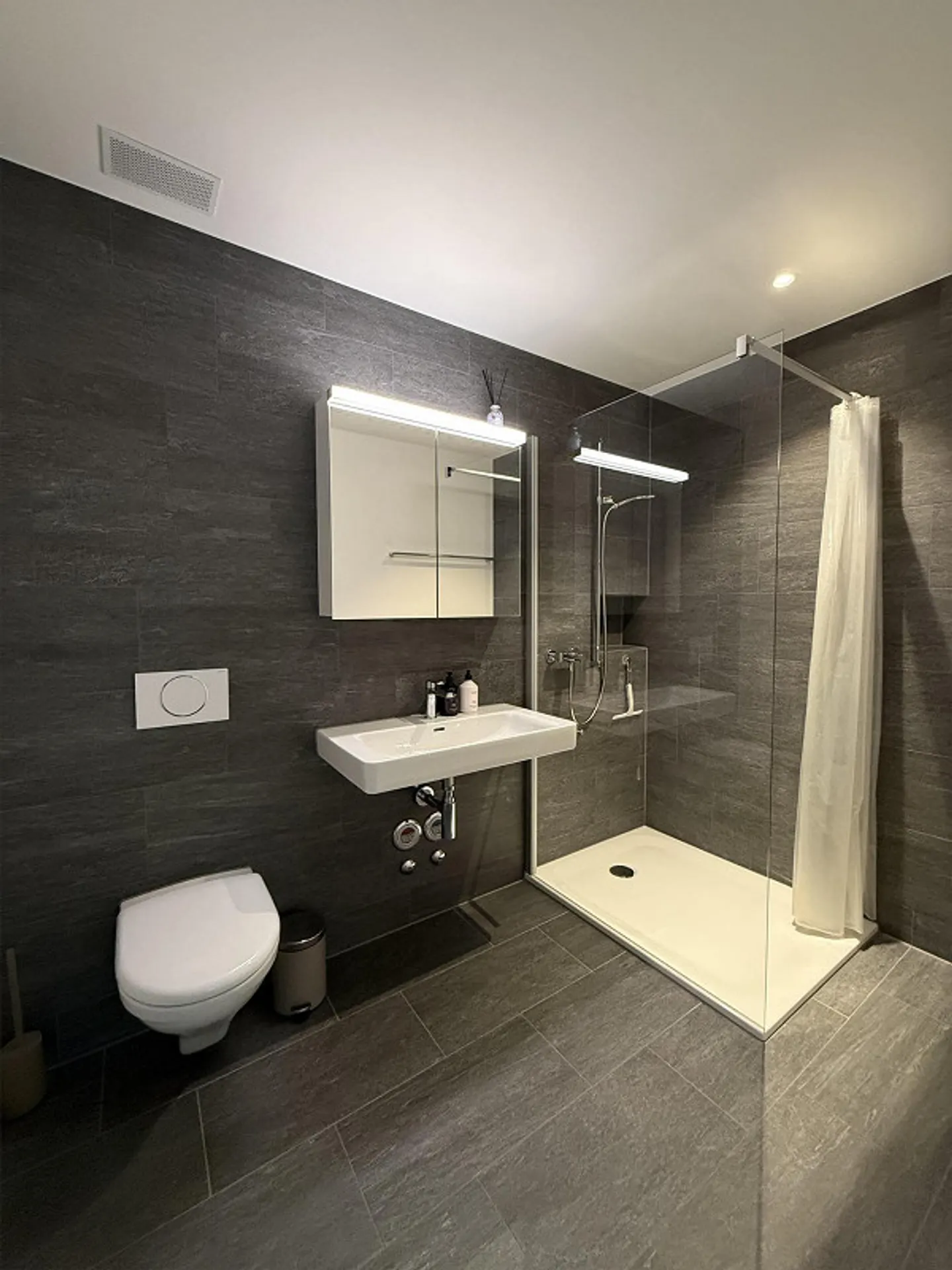 Moderne Wohnung zur Untermiete in Pfäffikon SZ - Foto 10 di 16