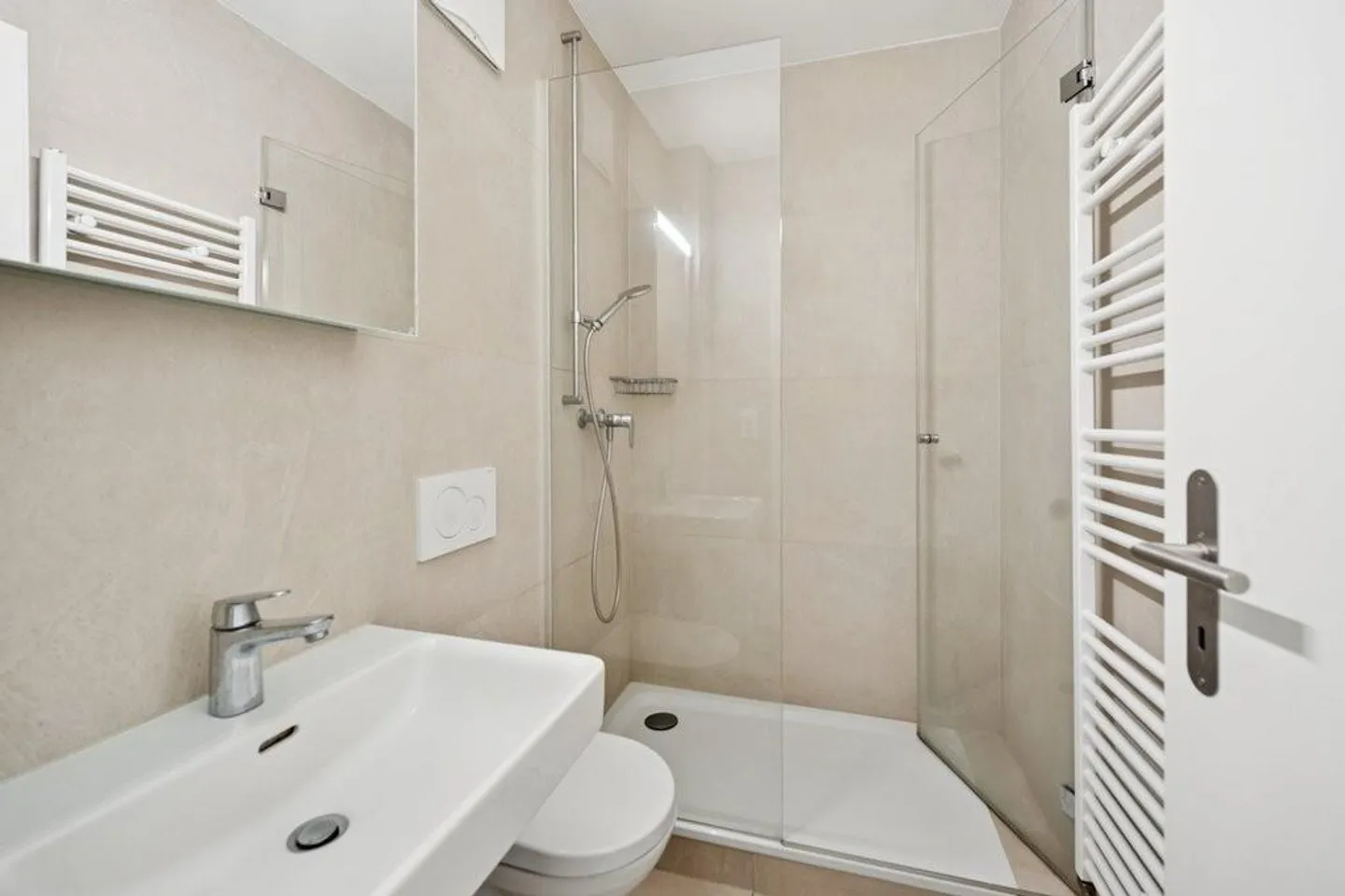 Modern apartment near Novartis Campus - Photo 6 of 7