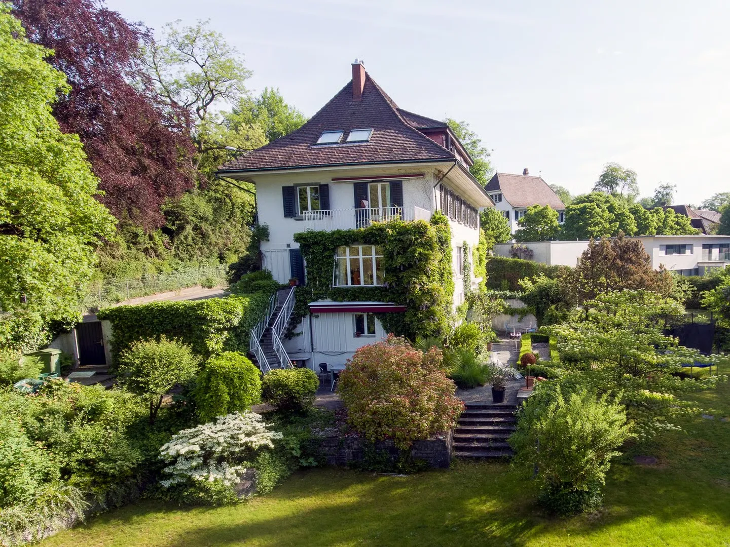 Herrschaftliches Haus mit riesigem Garten im Steingrubenquartier - Foto 1 di 18