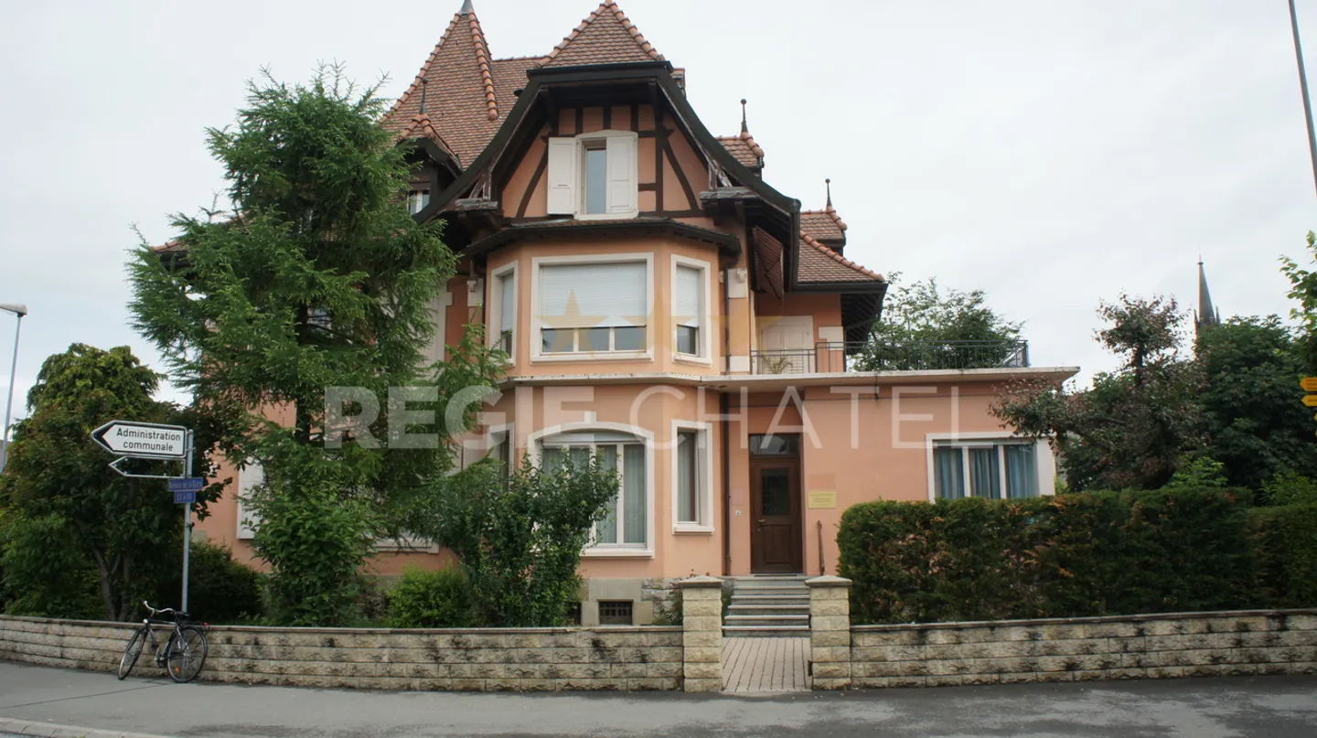 Appartement de 4.5 pièces au 1er étage avec belle terrasse - Photo 1 sur 8