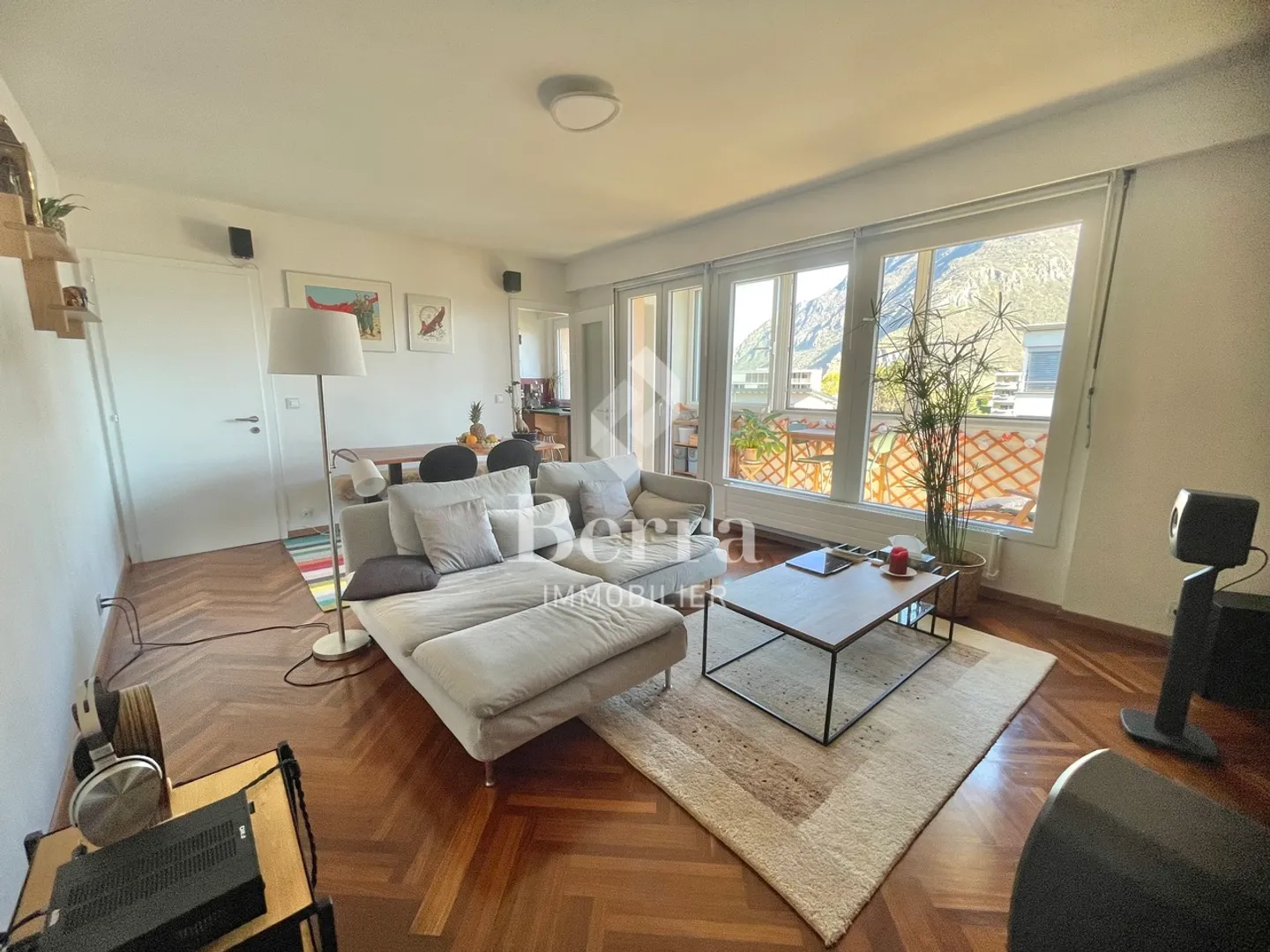 Appartamento con 4.5 stanze - Foto 1 di 18