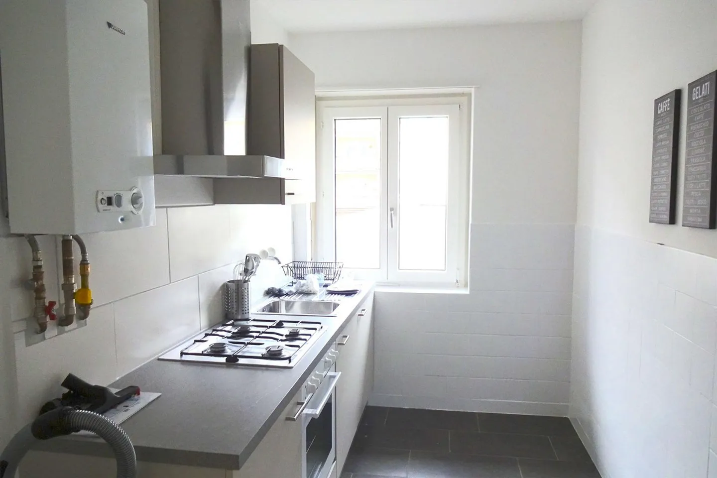 Furnished room in modernised apartment in a top location - Photo 4 sur 7