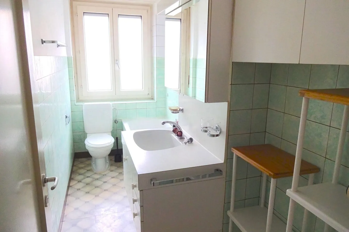 Furnished room in modernised apartment in a top location - Photo 5 sur 7