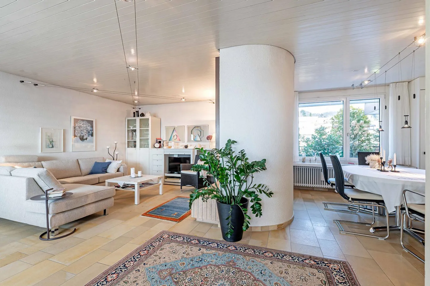 Vivi panorami e comfort in una posizione centrale - Foto 3 di 13