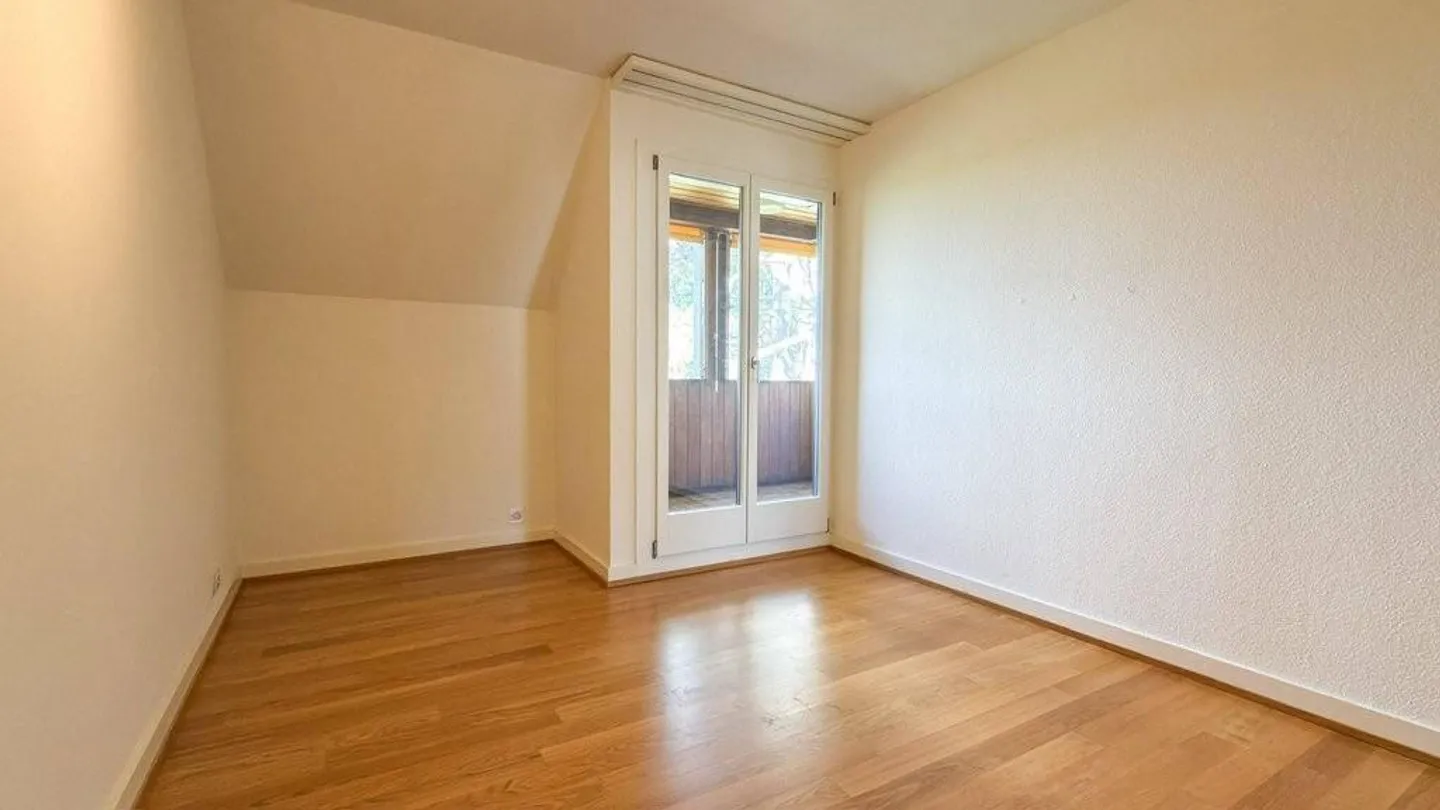 Quiet in the Green, Central in Riehen: 192 m2 Maisonette with a View - Photo 6 of 11