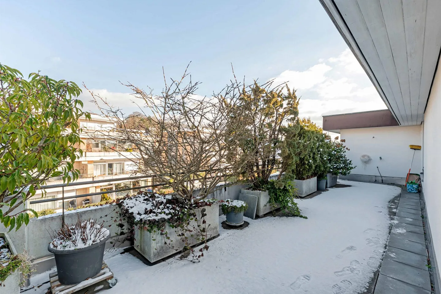 Vivi panorami e comfort in una posizione centrale - Foto 10 di 13