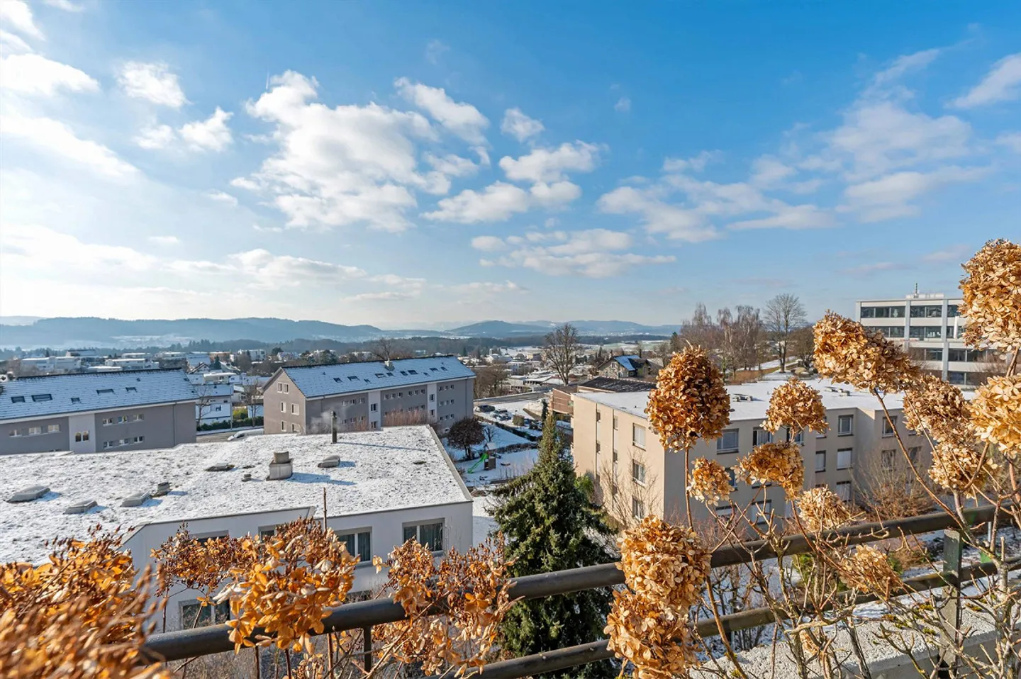 Vivi panorami e comfort in una posizione centrale - Foto 11 di 13