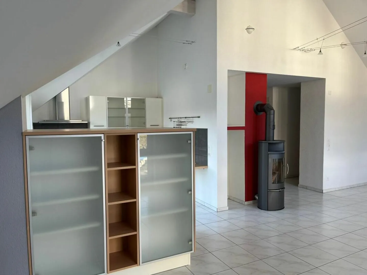 Moderne 3.5-Zi-Dachwohnung mit Garage - Foto 5 von 12