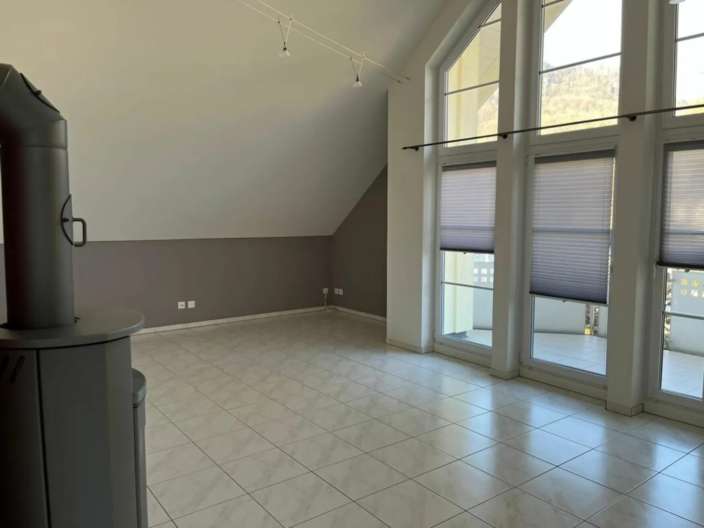 Moderne 3.5-Zi-Dachwohnung mit Garage - Foto 6 von 12