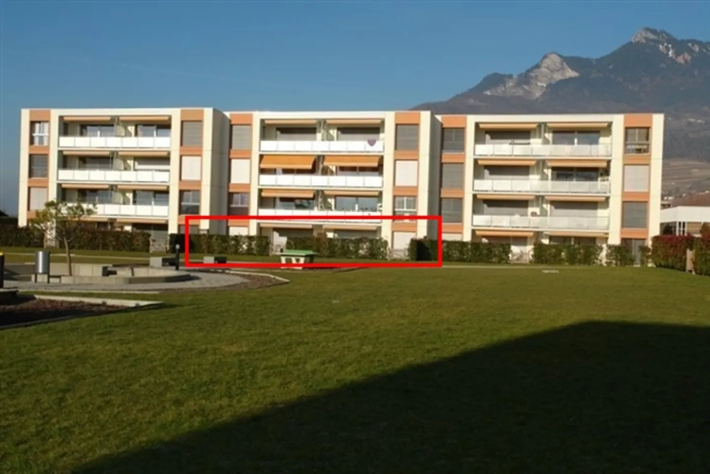 Large 3.5-room apartment available immediately - Photo 1 of 4