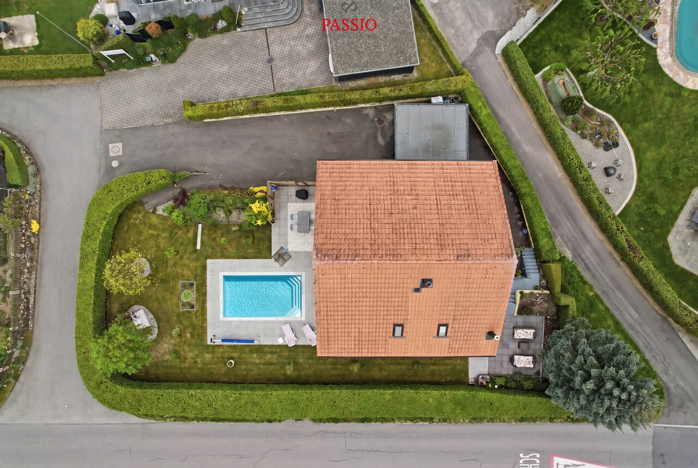 Elegant 6.5-Room Single-Family House with Pool and Garden Oasis - Photo 2 of 37