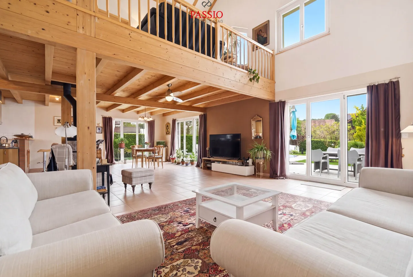 Elegant 6.5-Room Single-Family House with Pool and Garden Oasis - Photo 3 of 37