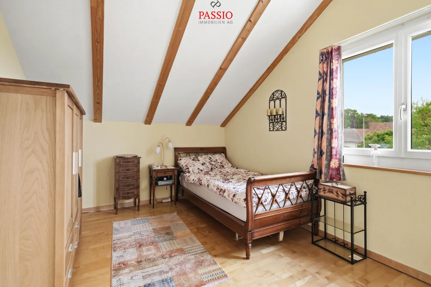 Elegant 6.5-Room Single-Family House with Pool and Garden Oasis - Photo 16 of 37