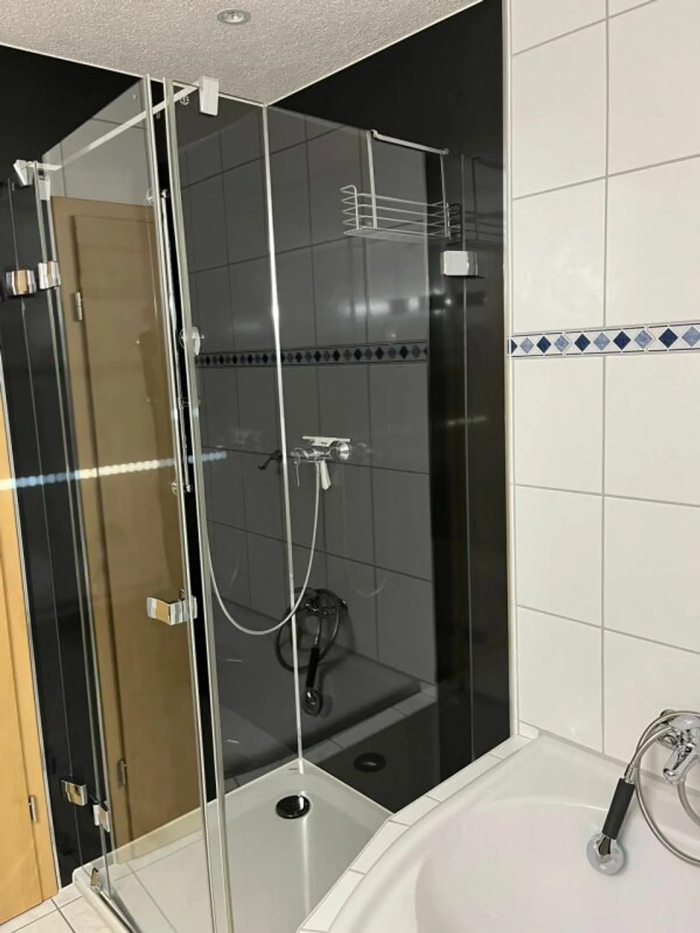 Moderne 3.5-Zi-Dachwohnung mit Garage - Foto 10 von 12