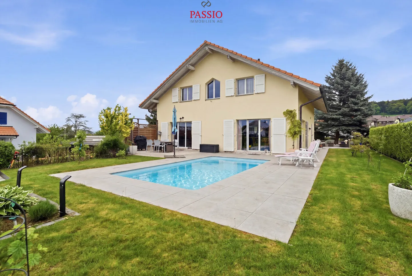 Elegant 6.5-Room Single-Family House with Pool and Garden Oasis - Photo 29 of 37