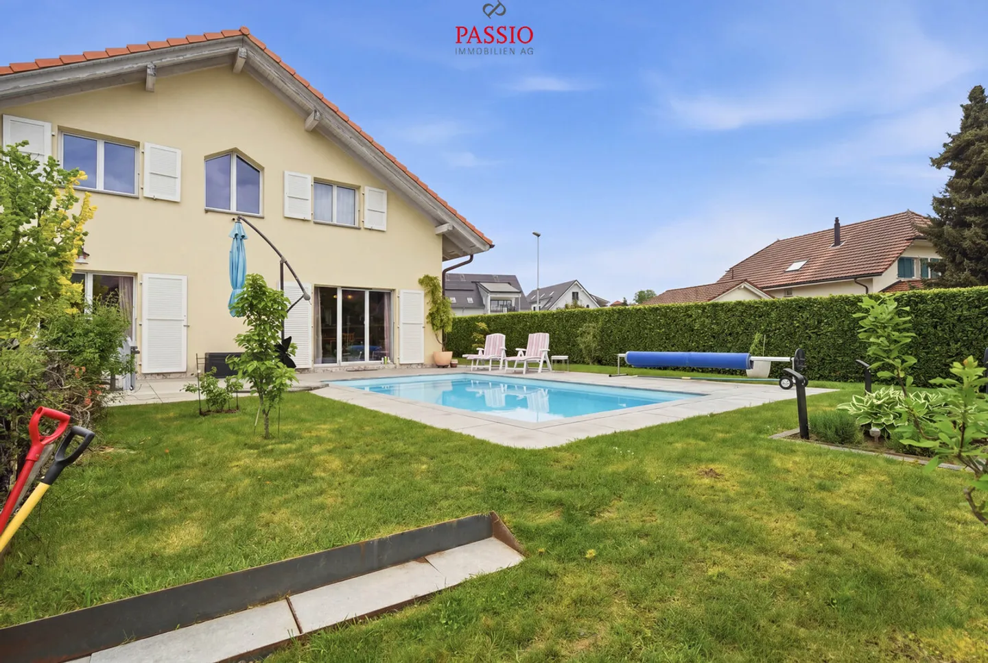 Elegant 6.5-Room Single-Family House with Pool and Garden Oasis - Photo 30 of 37