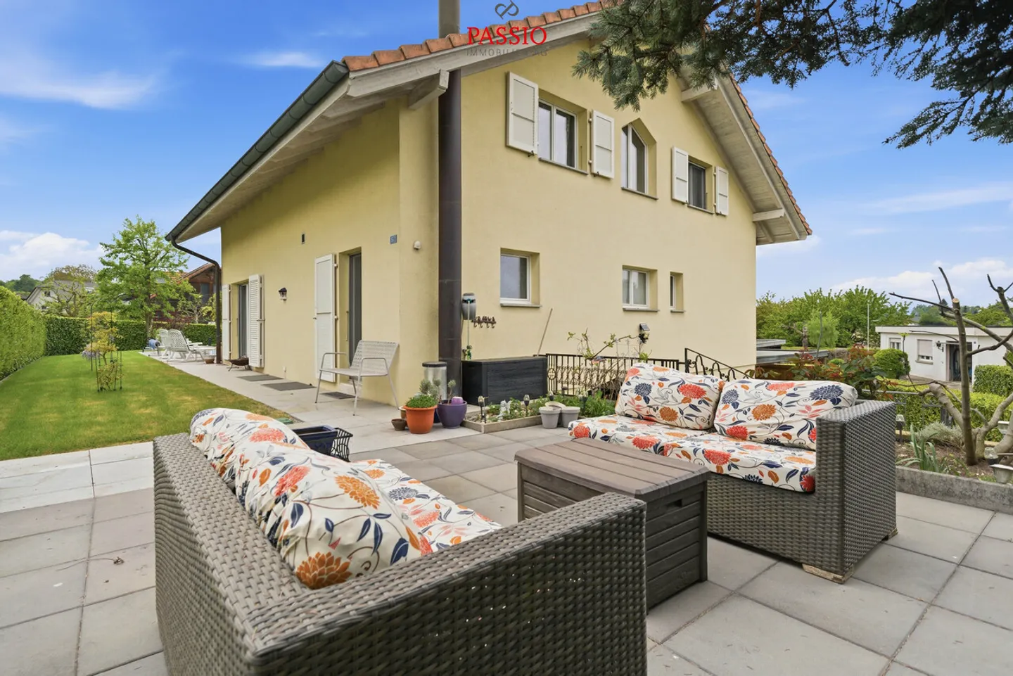 Elegant 6.5-Room Single-Family House with Pool and Garden Oasis - Photo 32 of 37