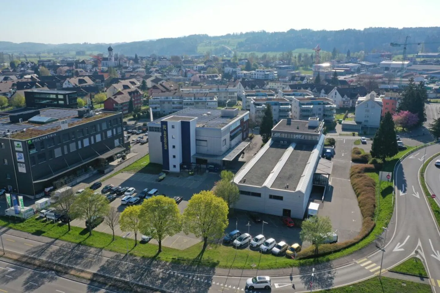 Generous commercial and office spaces directly on the highway - Photo 7 of 9