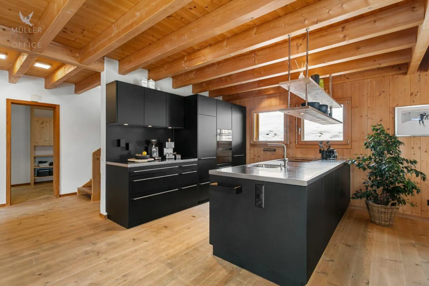 Maison en bois élégante avec charme alpin et concept de vie et d'énergie durable - Photo 7 sur 13