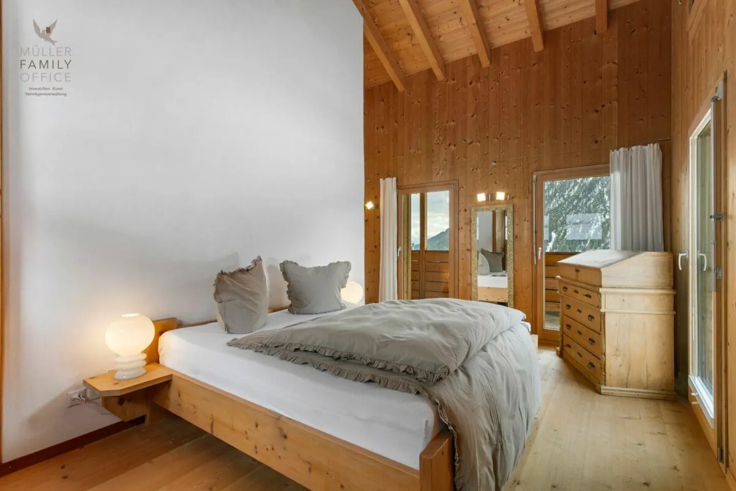 Maison en bois élégante avec charme alpin et concept de vie et d'énergie durable - Photo 9 sur 13