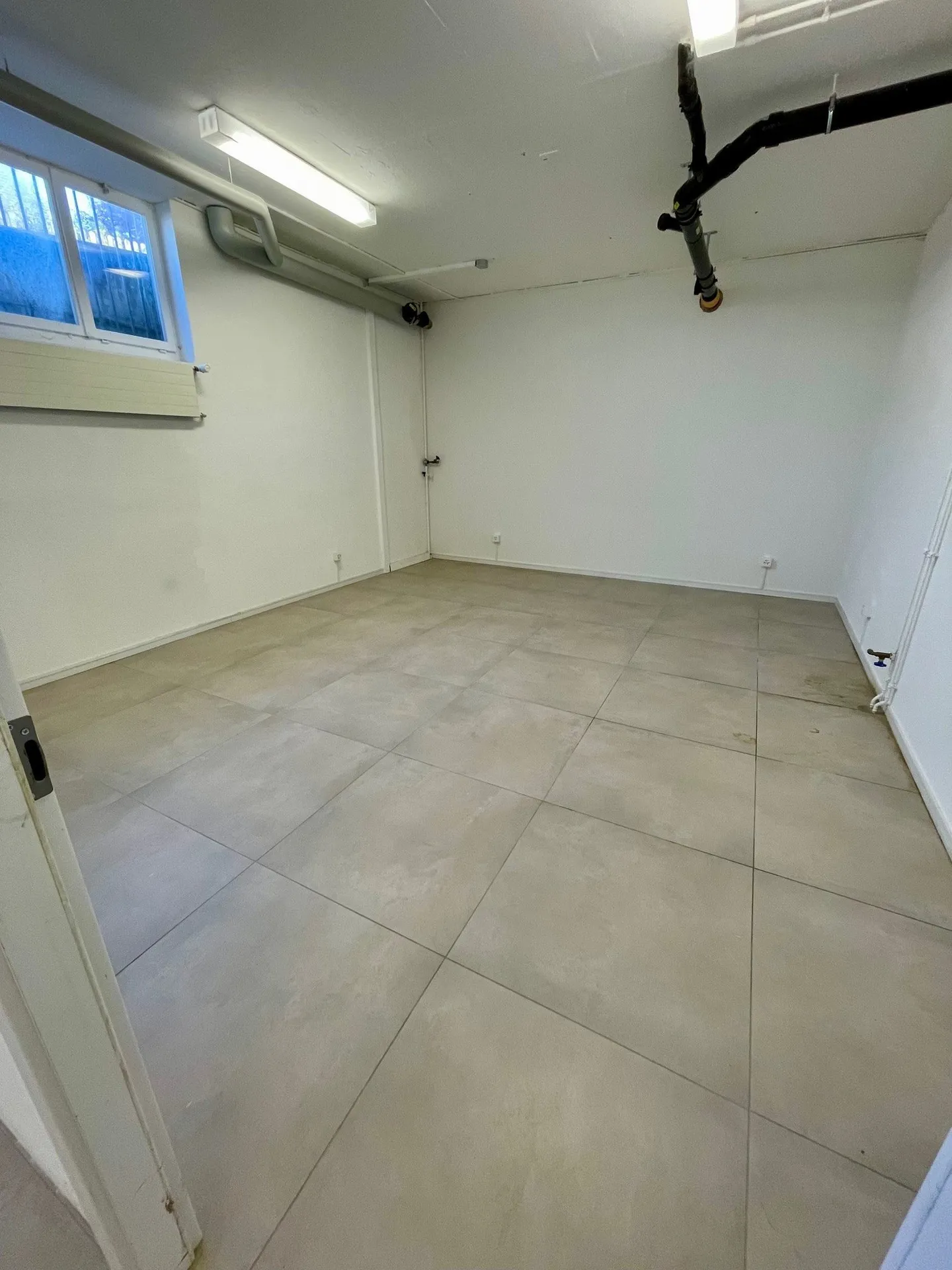 Spazio commerciale attraente con infrastruttura di alto livello a Schöftland - Foto 11 di 15
