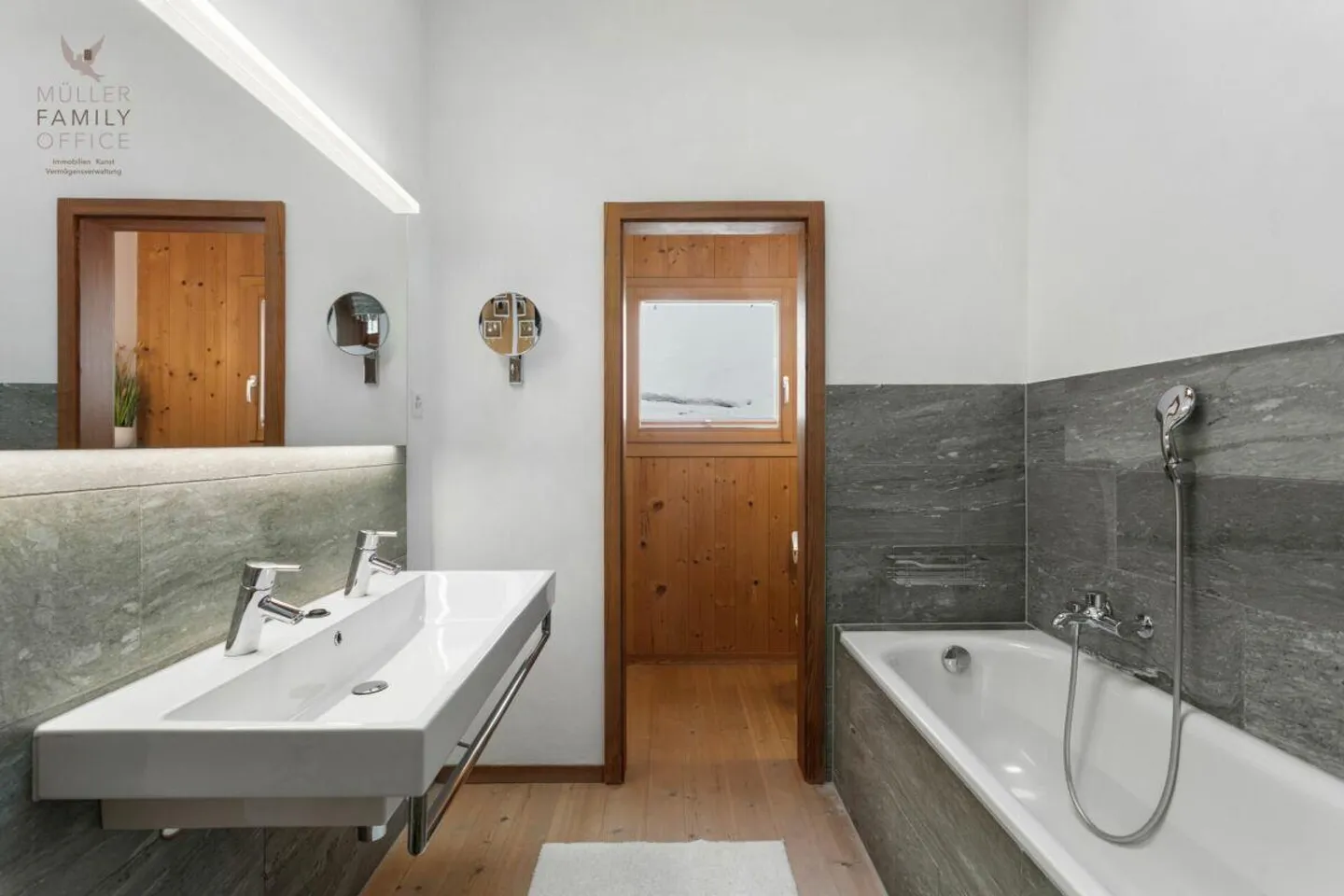 Maison en bois élégante avec charme alpin et concept de vie et d'énergie durable - Photo 11 sur 13