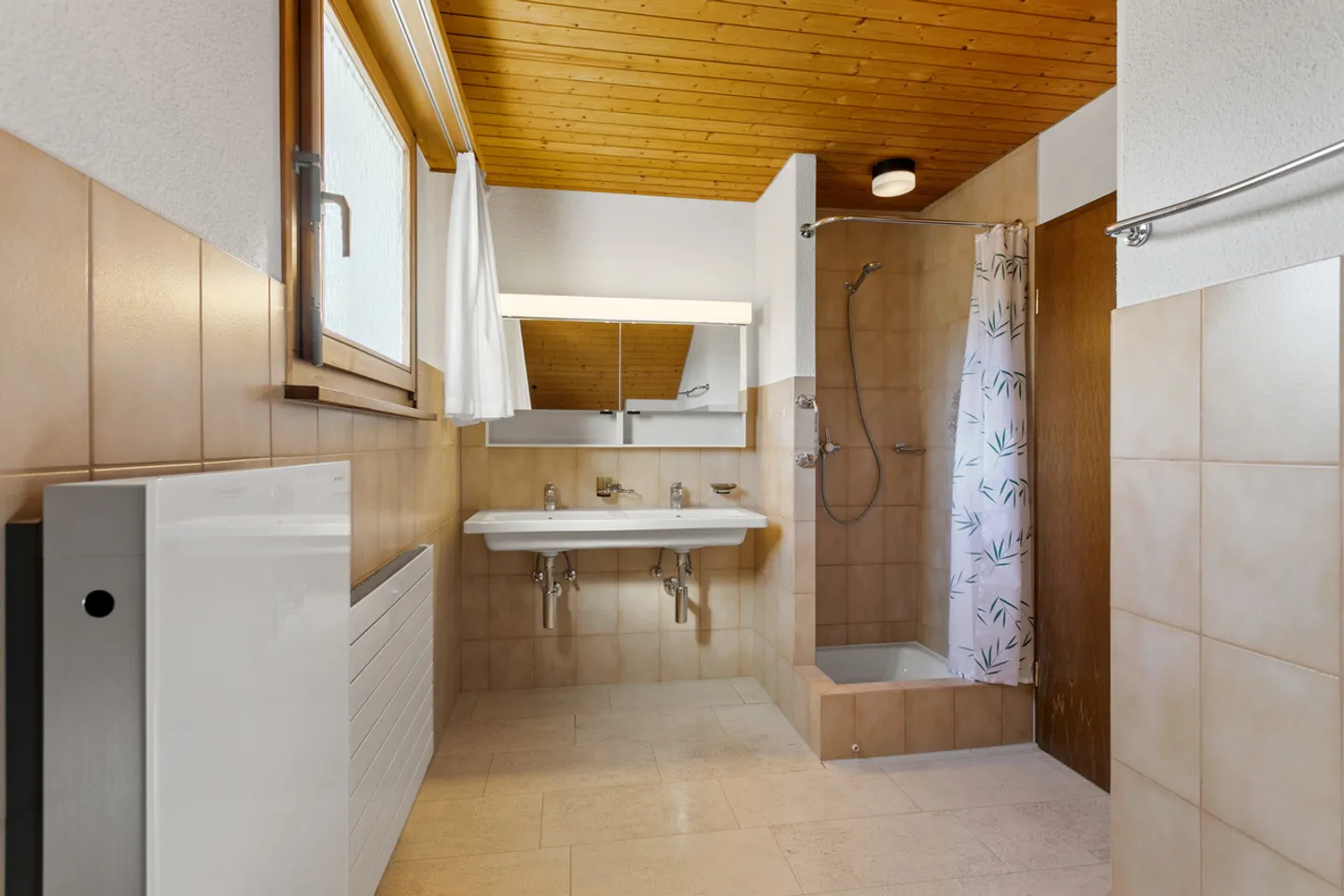 Charming home with plenty of sunshine - Photo 5 of 7