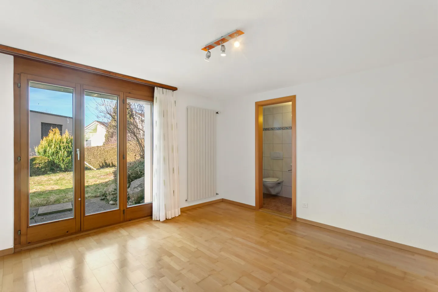 Charming home with plenty of sunshine - Photo 4 of 7