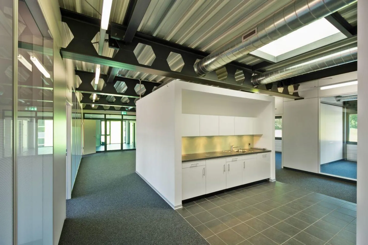 Spazi uffici e commerciali moderni - Pronto per essere occupato! - Foto 7 di 12