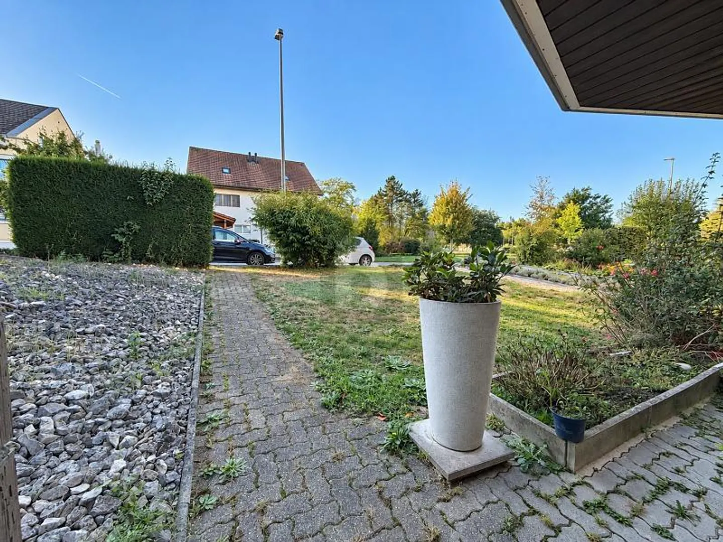 RÉNOVÉ ET MODERNE AVEC JARDIN ET GARAGE SOUTERRAIN - Photo 1 sur 6