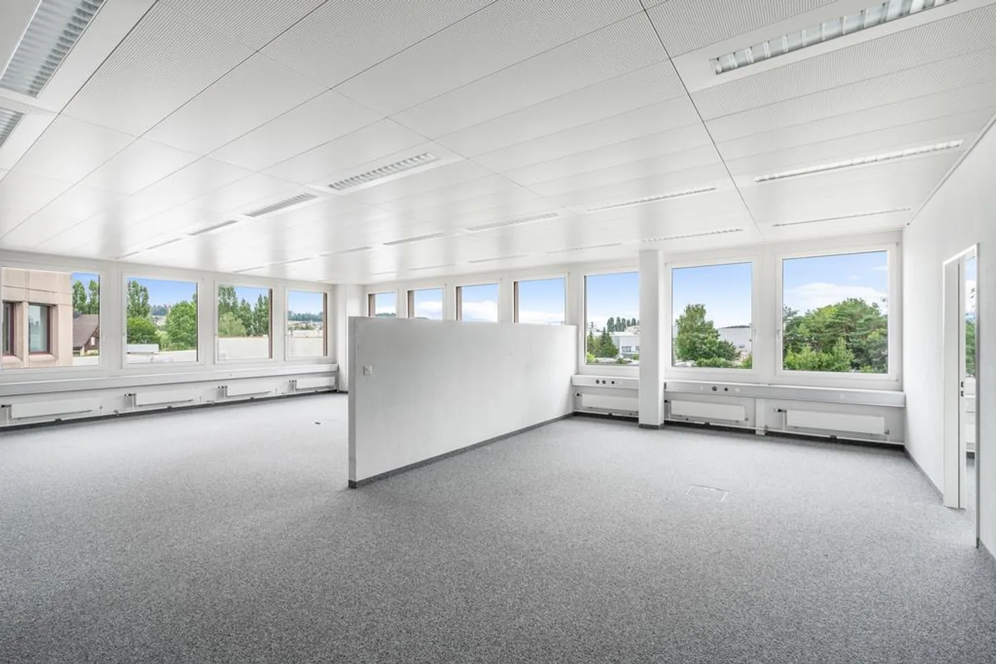 Bureaux attrayants et aménagés dans un emplacement de choix - Photo 7 sur 10