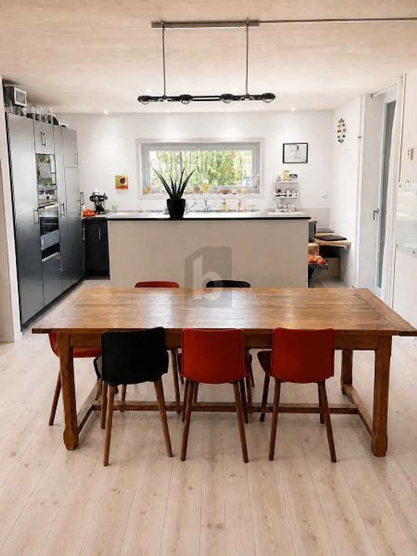 Charming Duplex in Quiet Area - Photo 3 of 6