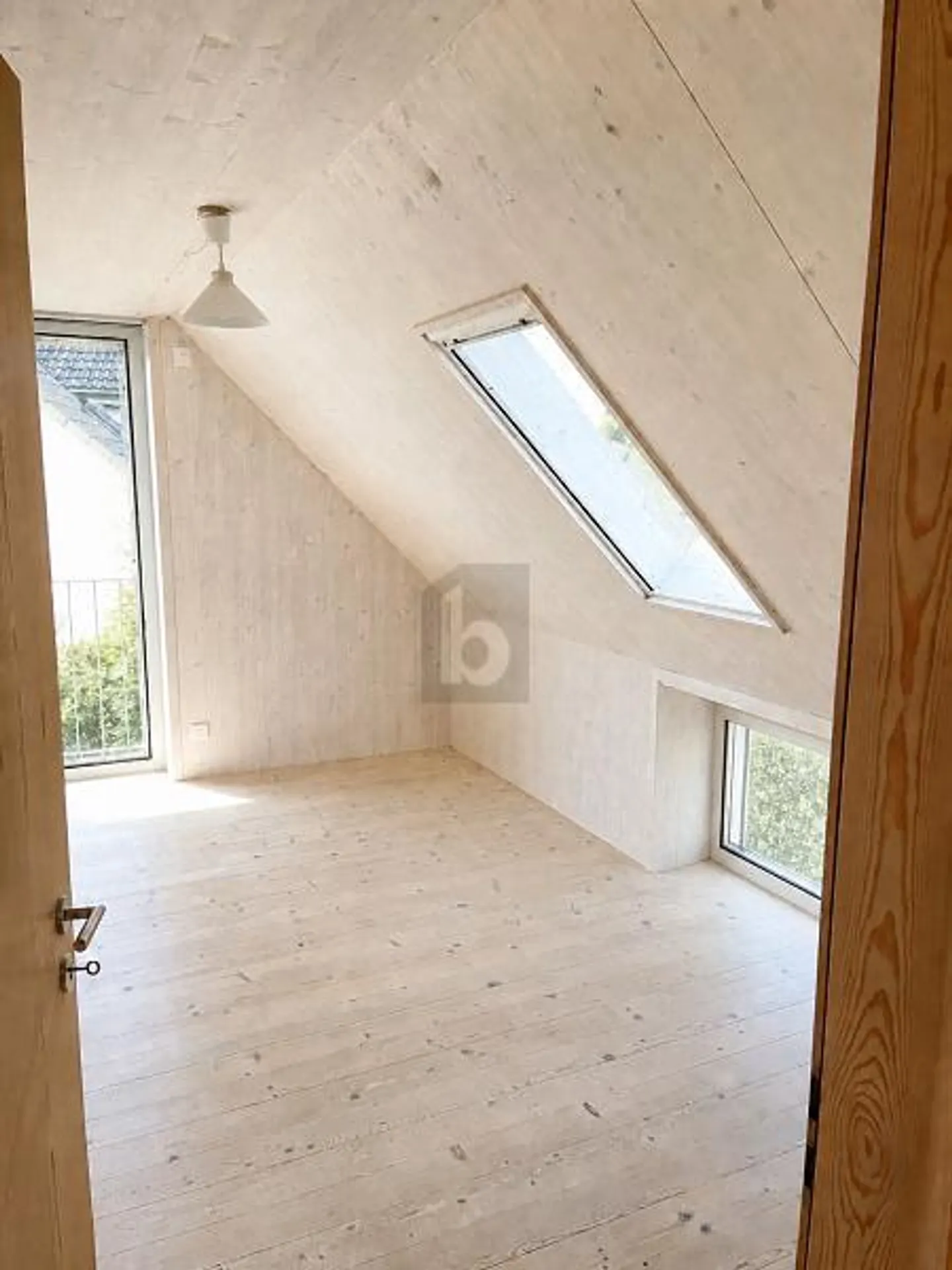 Charming Duplex in Quiet Area - Photo 4 of 6