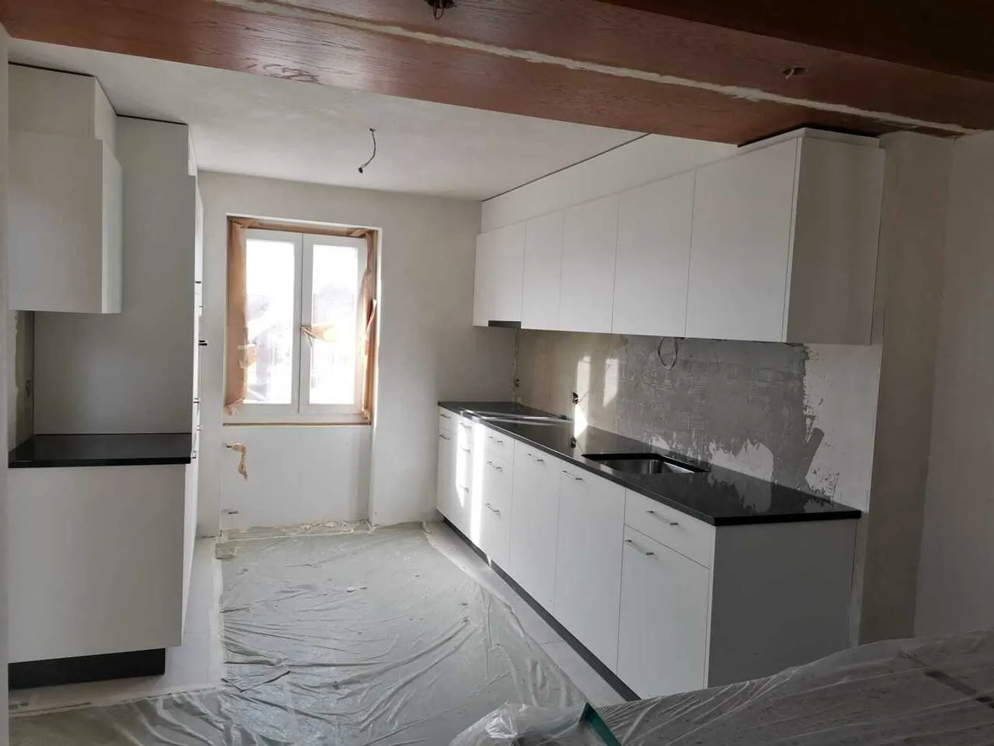 6.5 camere sotto il tetto, ristrutturato, molto grande spazio abitativo, balconi - Foto 2 di 3